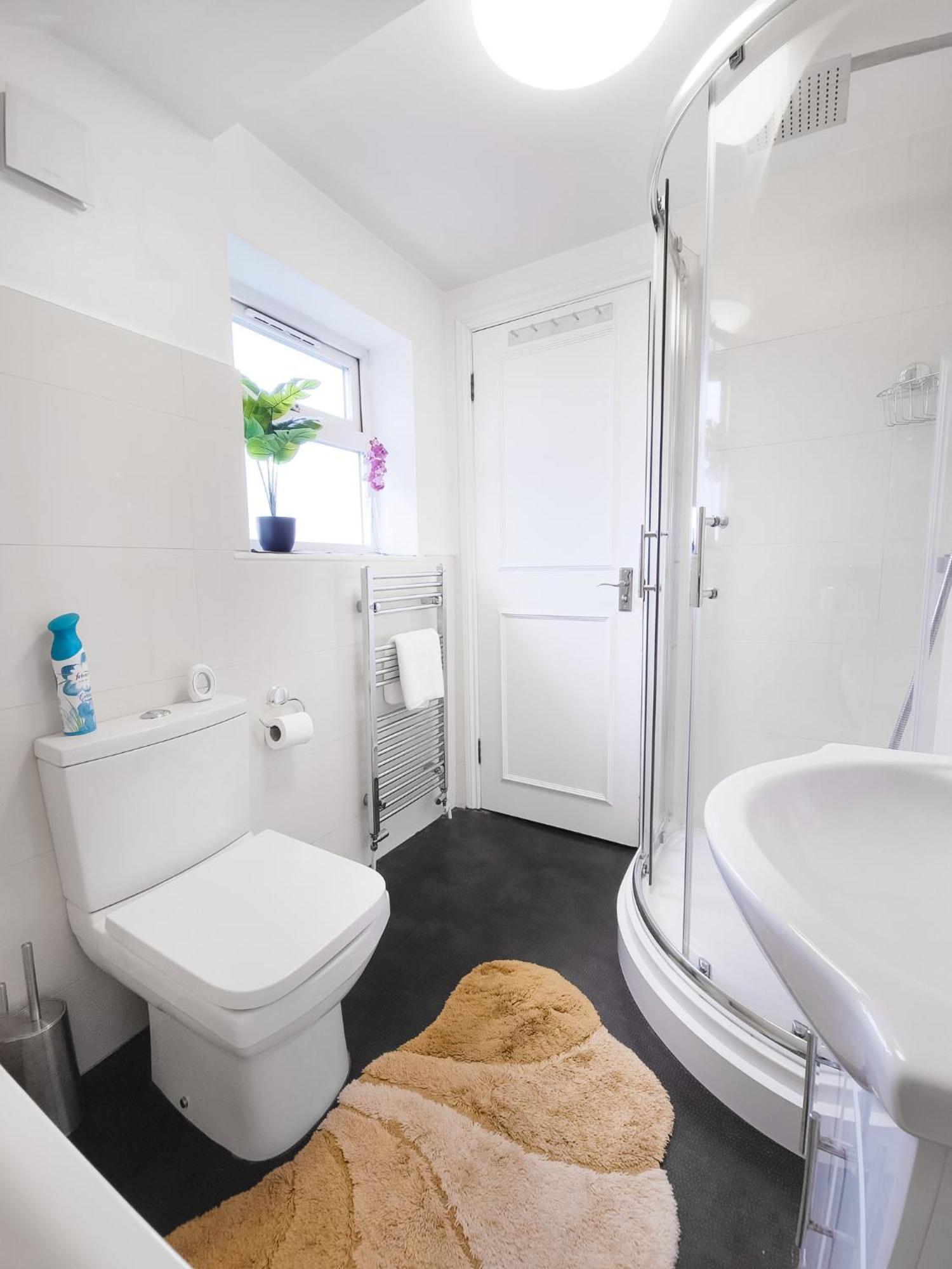 Charming London Home, Opp Arnos Grove Underground Station, Parking New Southgate Extérieur photo