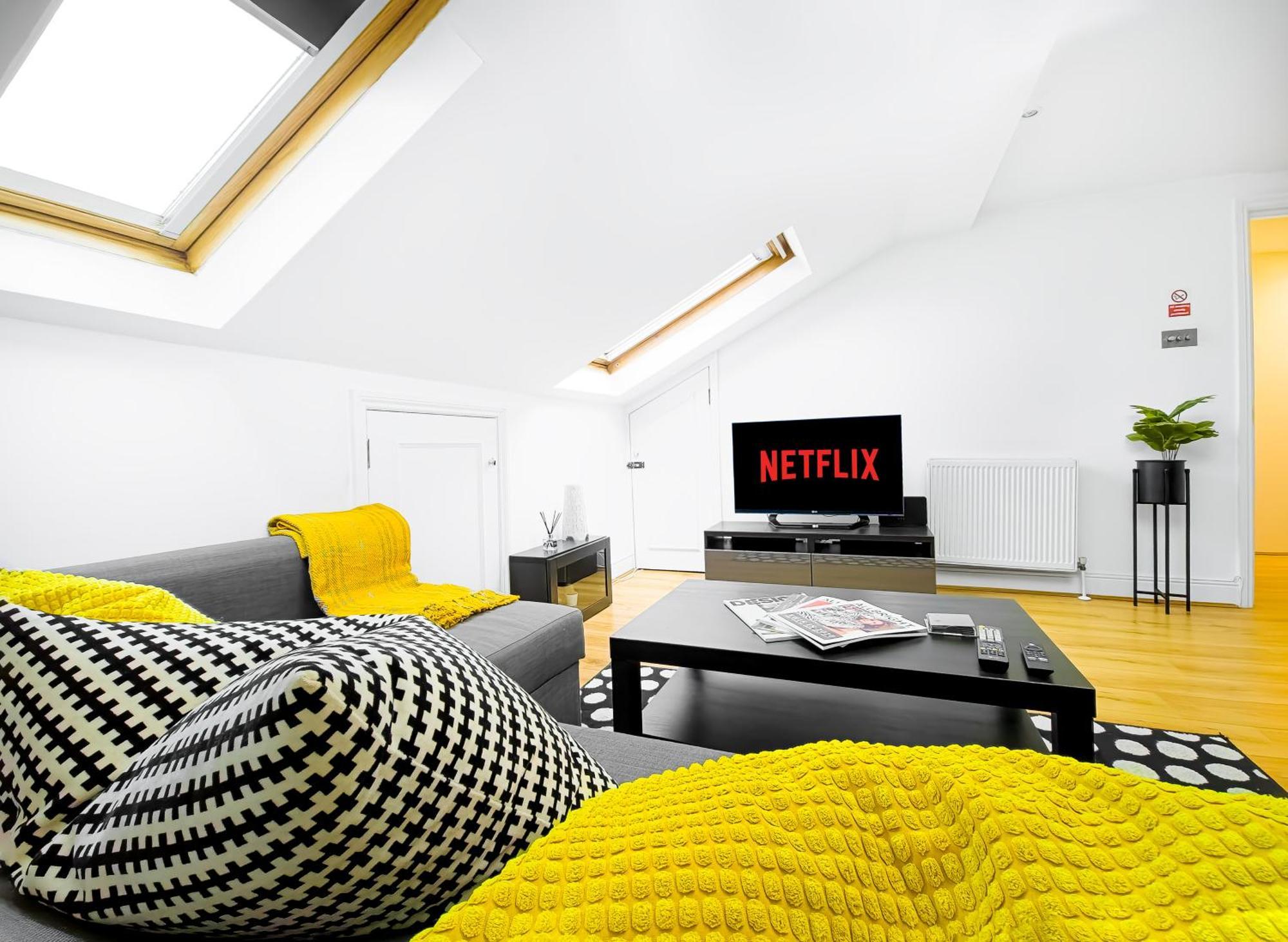 Charming London Home, Opp Arnos Grove Underground Station, Parking New Southgate Extérieur photo